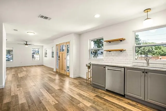 1209 E 38th 1/2 St #A — Photo 9