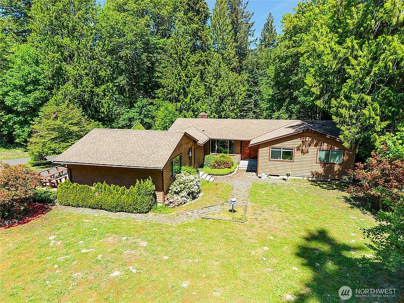 2nd image of 568 SE Oak Road
