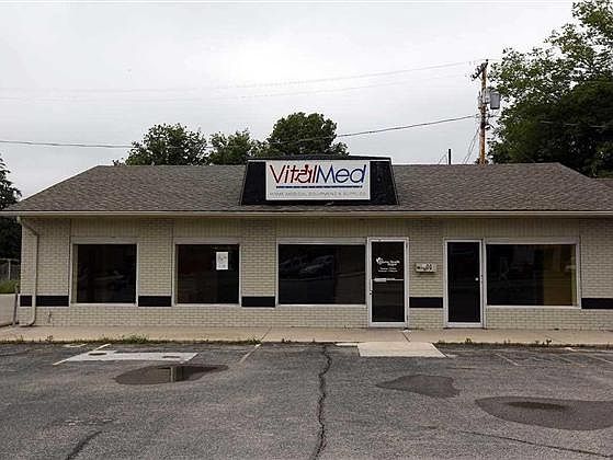 1st image of 300 S Tillotson Ave