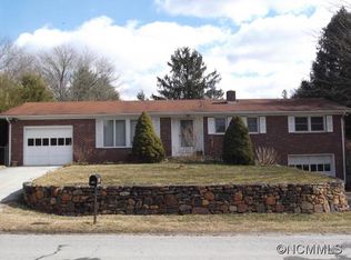 118 Turley Falls Rd, Hendersonville, NC 28739