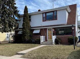 547 Greenfield Rd, Racine, WI 53402