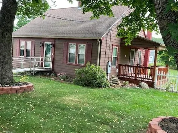 105 Newbury Ave, Woonsocket, RI 02895