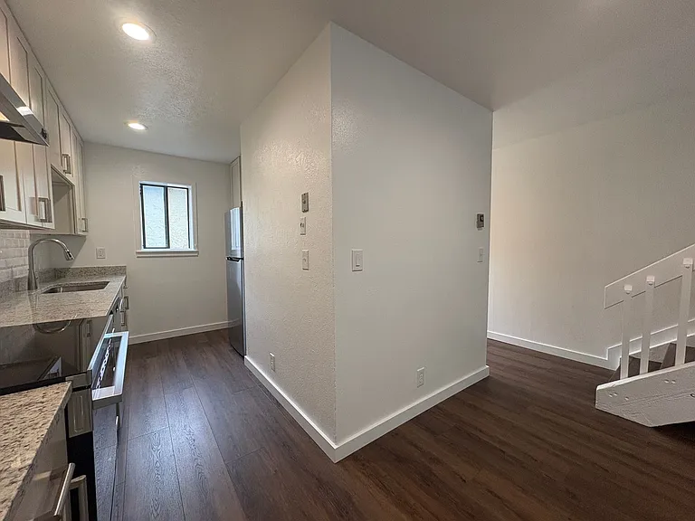 208 Pearl St #I — Photo 6