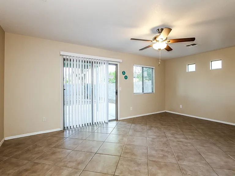 17423 W Watson Ln — Photo 7