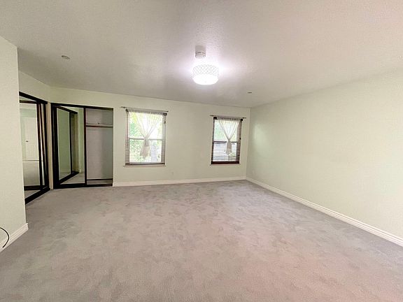 5th image of 934 La Mesa Ter Unit E