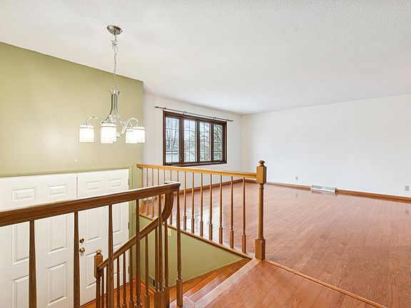 4th image of 3730 Kenwood Ave