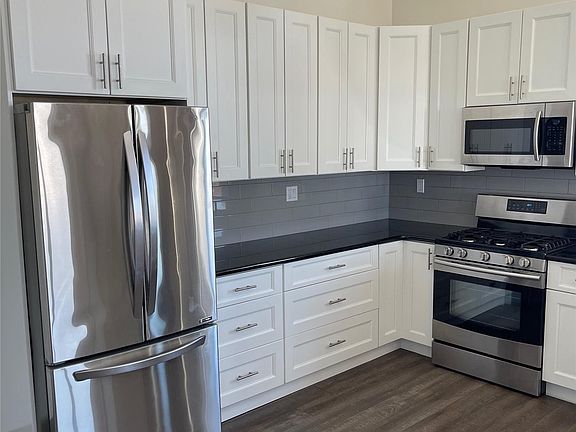 5th image of 18 E Sunrise Hwy APT 4B