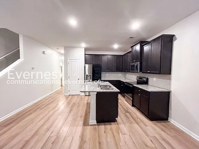 3574 Saratoga Cir — Photo 3