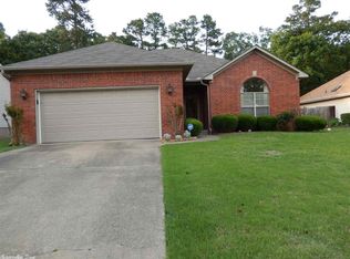 66 Zircon Dr, Maumelle, AR 72113