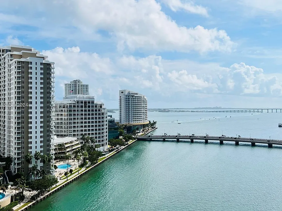 495 Brickell Ave #4902