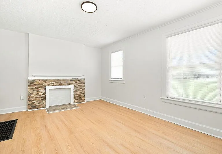 397 Catherine St #2 — Photo 3