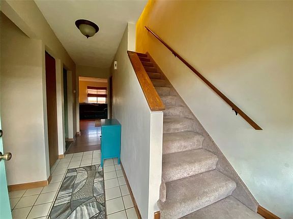 4th image of 36 Theresa Blvd