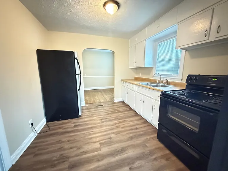 825 Parkway Dr — Photo 21