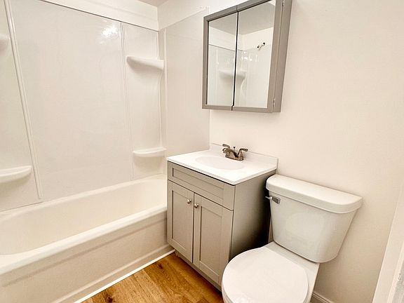 4th image of 347 W Vanmeter St