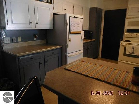 5th image of 1090 Margo St