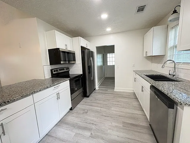 705 Wehring Ln — Photo 4