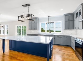 21 Pine Mountain Dr, Plymouth, MA 02360