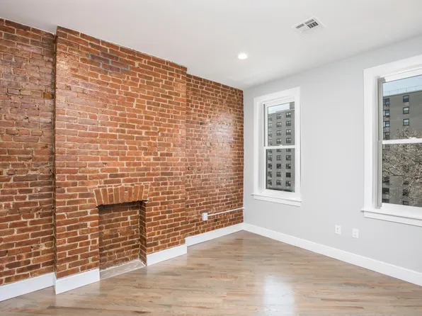 523 Willow Avenue image 1 of 9