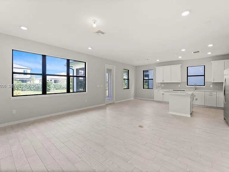 4492 Tacoma Park Dr — Photo 4