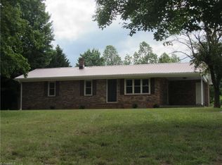 1110 Hickory Fork Rd, Walnut Cove, NC 27052