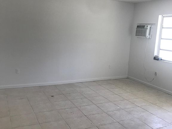 5th image of 2641 NE 211th Ter