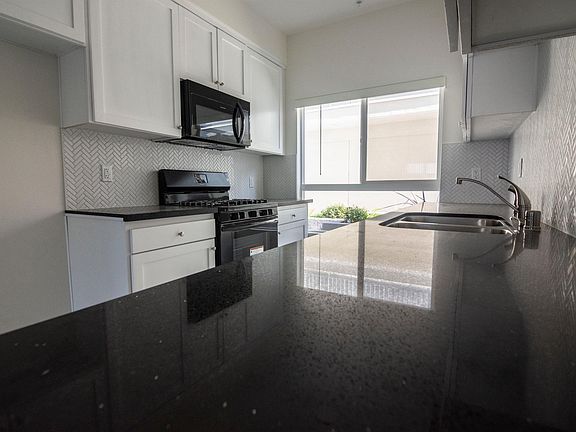 5th image of 6302 Beck Ave #206