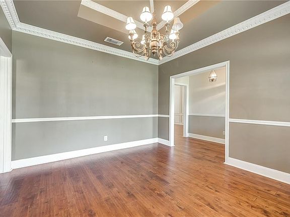 5th image of 213 Oakmont Dr