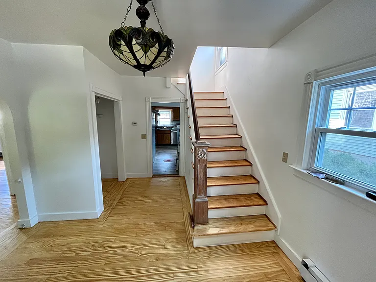 18 Bedlow Ave — Photo 4