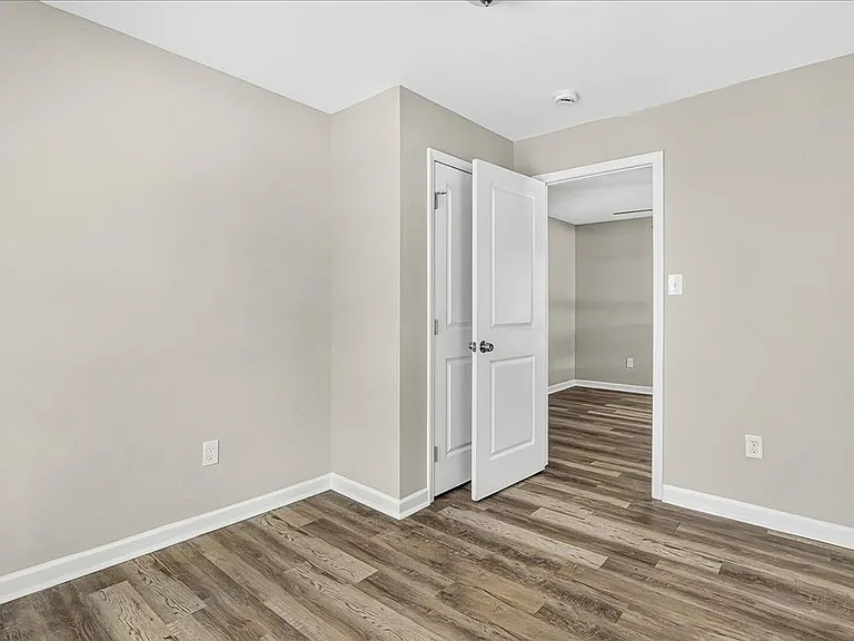 403 Spring Ct — Photo 19