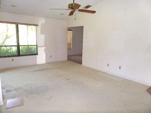 5th image of 181 Country Club Dr