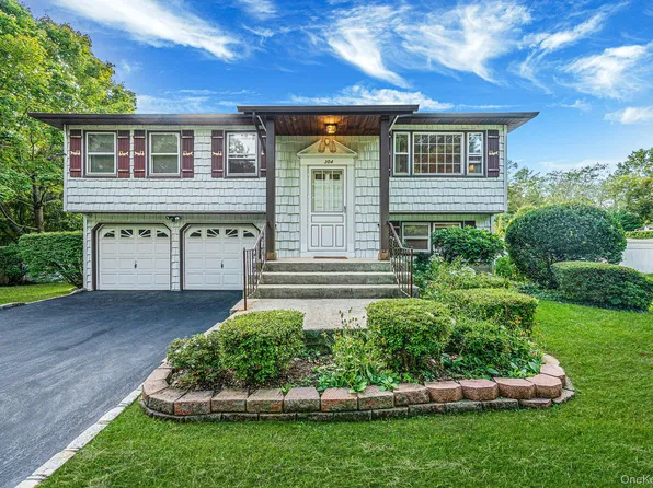 304 Pipe Stave Hollow Road, Mount Sinai, NY 11766