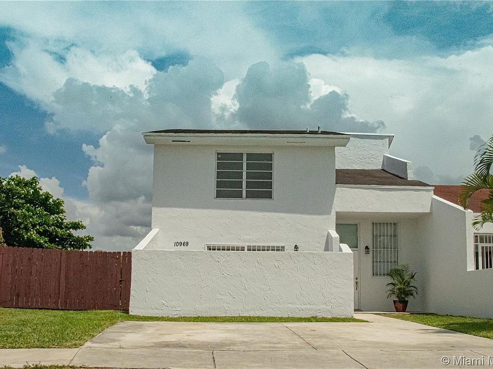 1st image of 10969 NW 1st Ln