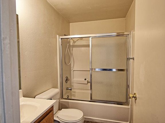 4th image of 1260 Newlands Dr W APT 5