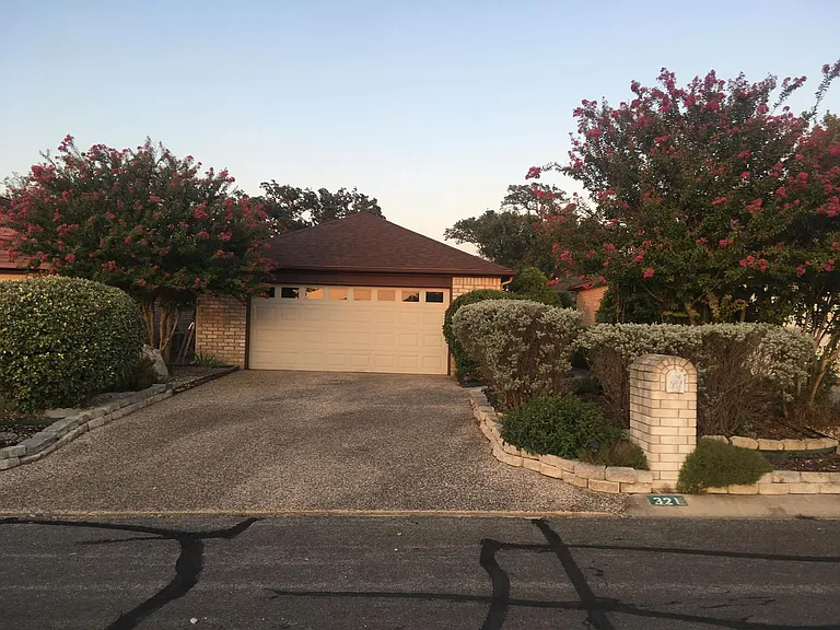 321 Englewood Dr — Photo 14