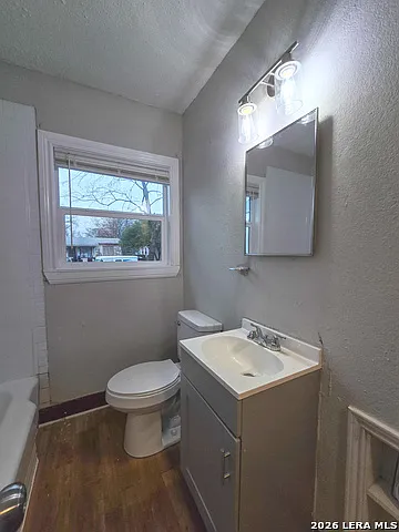 1124 Fenfield Ave — Photo 9