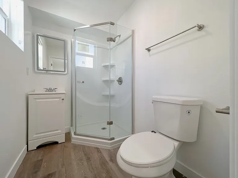 1368 W 35th St #8 — Photo 15