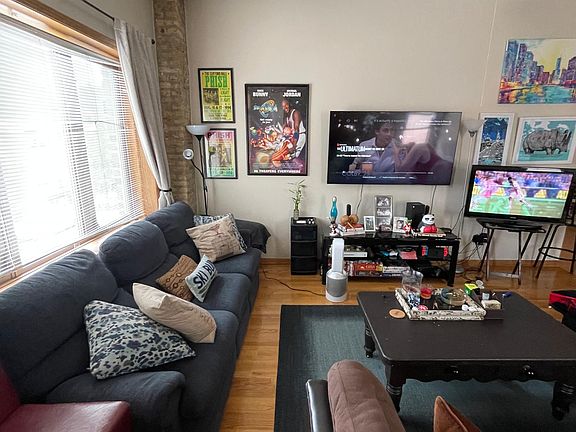 3rd image of 1528 N Bosworth Ave APT 2F
