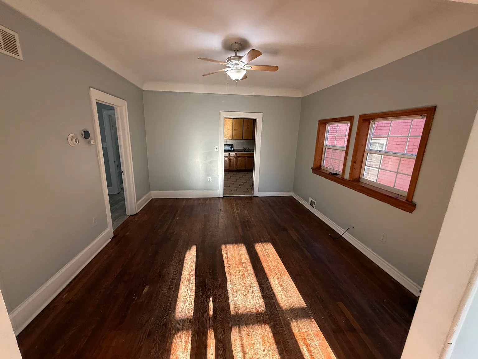3 bed, 1300 sqft, $1,400 — Photo 4