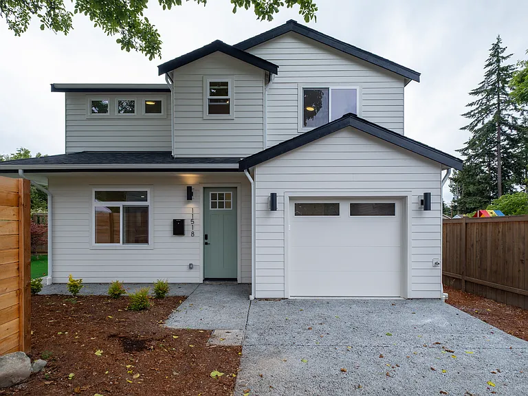 11518 16th Ave NE — Photo 1
