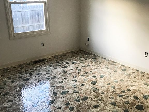 4th image of 625 Walnut St