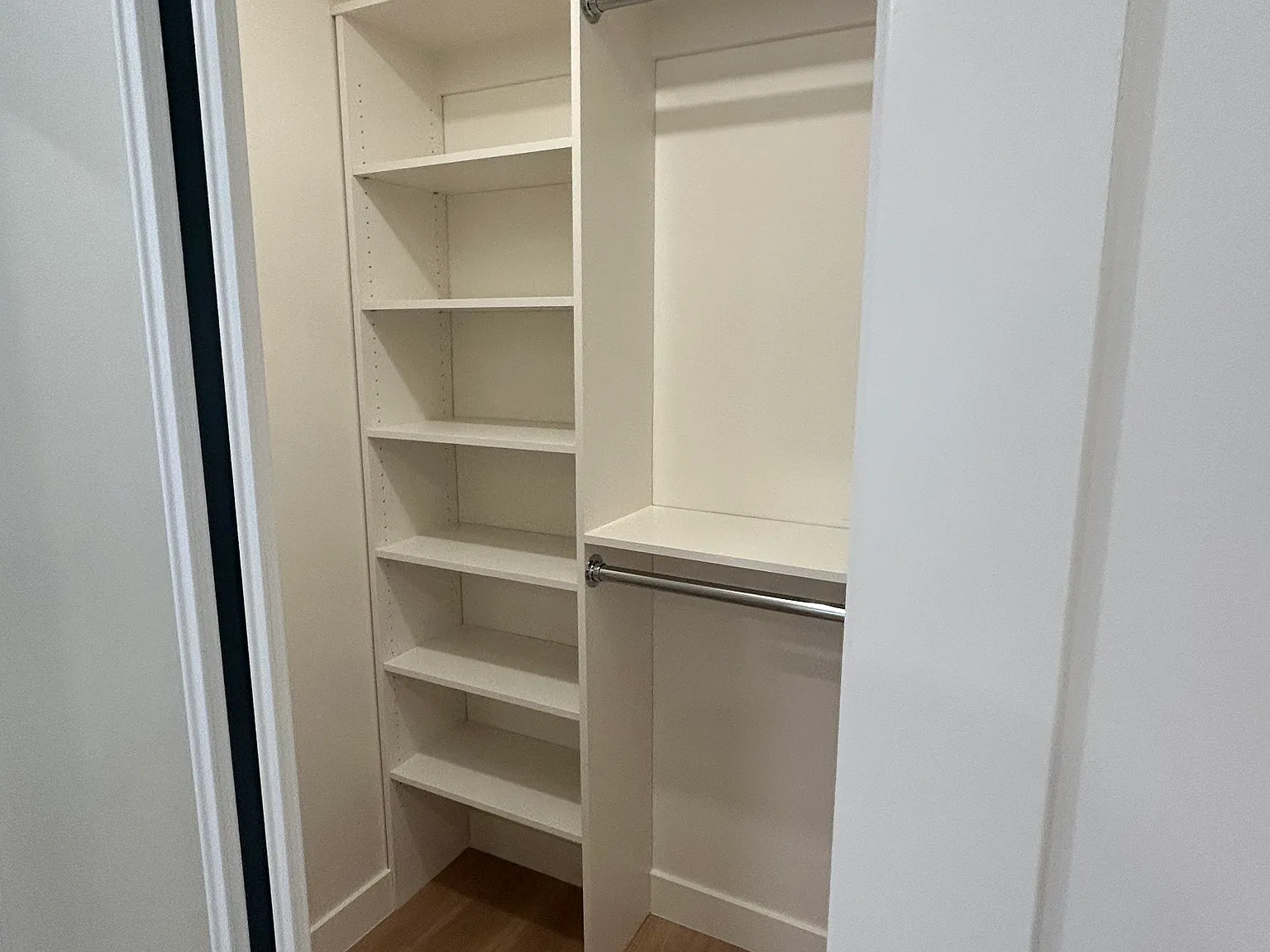 2 bed, 800 sqft, $3,850 — Photo 4