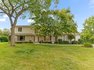 2380 Highmoor Rd, Highland Park, IL 60035