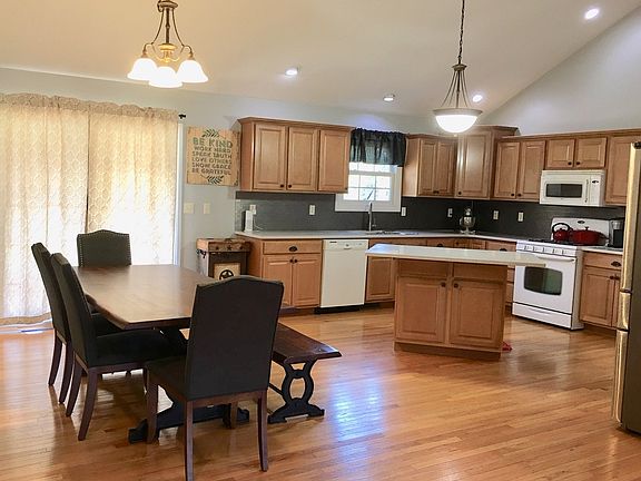 4th image of 1417 Pembrook Ln