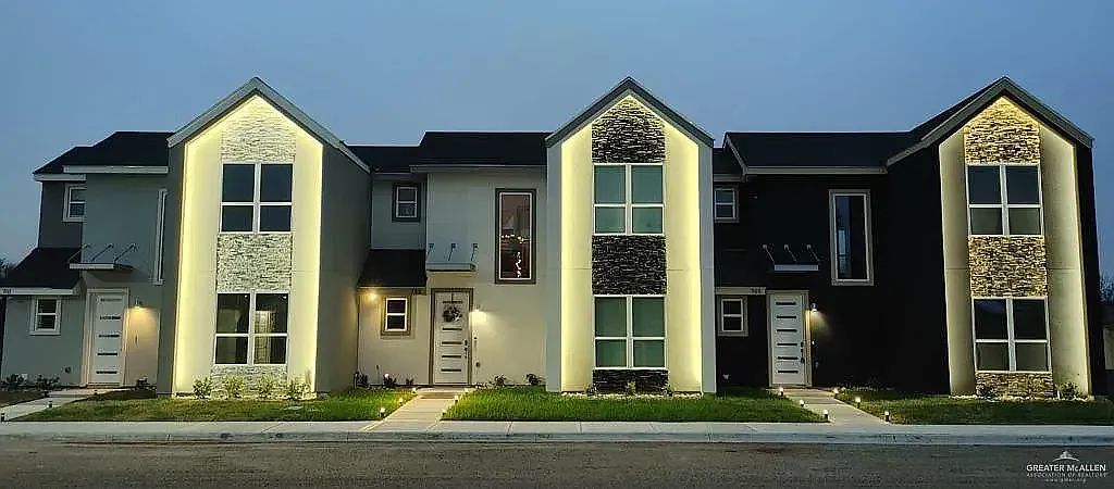 3 bed, 2.5 bath, 1700 sqft, $1,800 — Photo 1