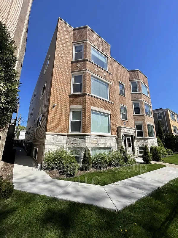6325 N Richmond St — Photo 2