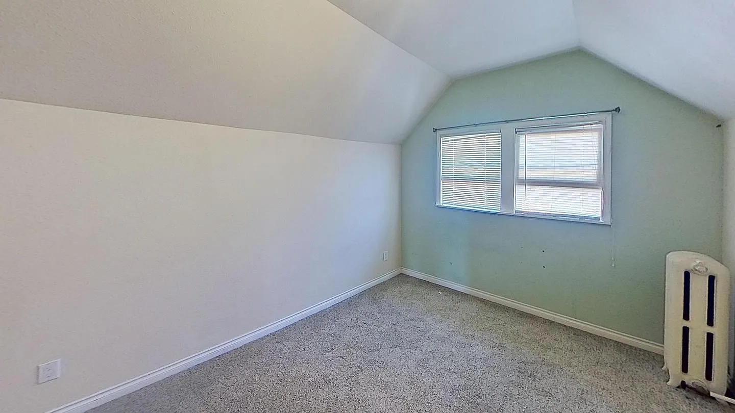 Private Rooms In Historic Greenlake Craftsman Home - 6006 5th Avenue NE — Photo 4