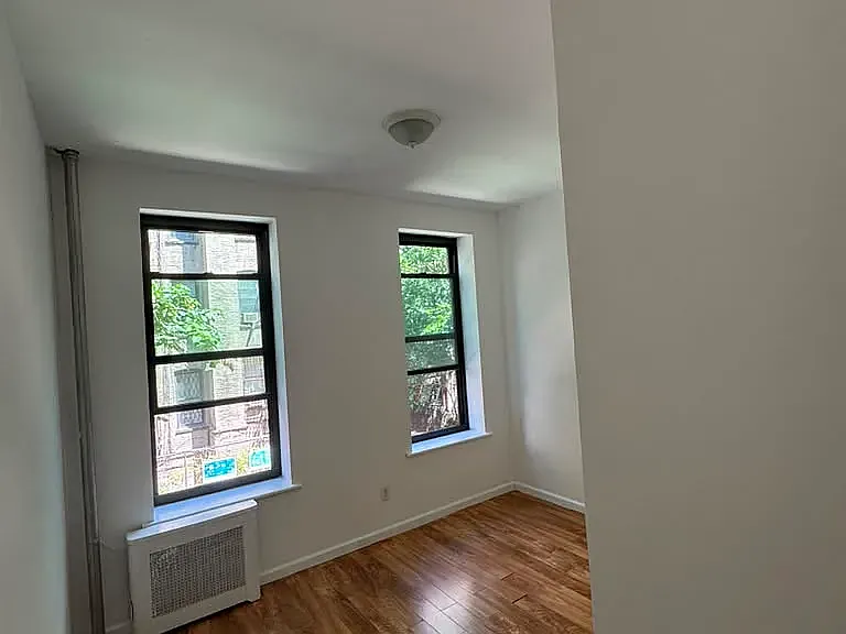 621 E 6th St #4 — Photo 10