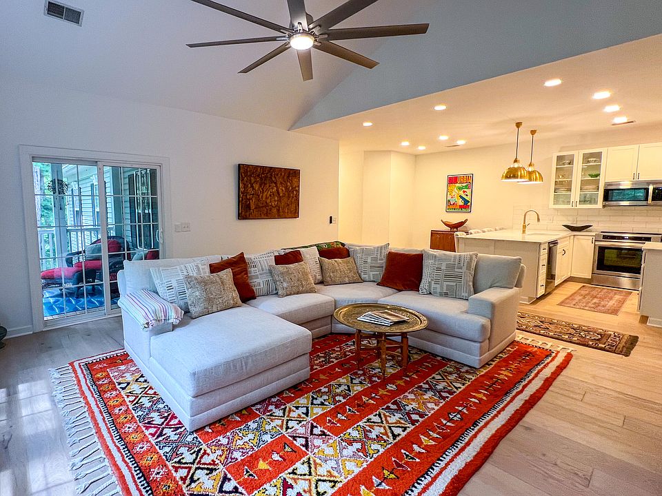 1st image of 408 S Elgin Ct