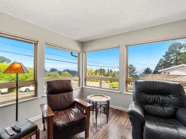 6829 Bret Harte Ln, Eureka, CA 95503