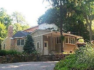 1st image of 5 Whitman Ln